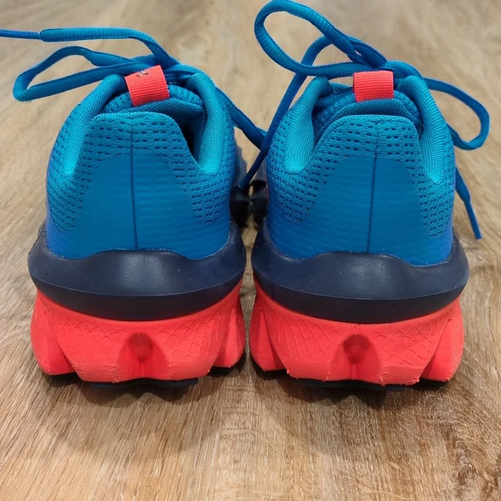 🧡💙 Under Armour Blue and Neon Orange Sneakers size 5Y 🧡💙 LIKE NEW!!!
